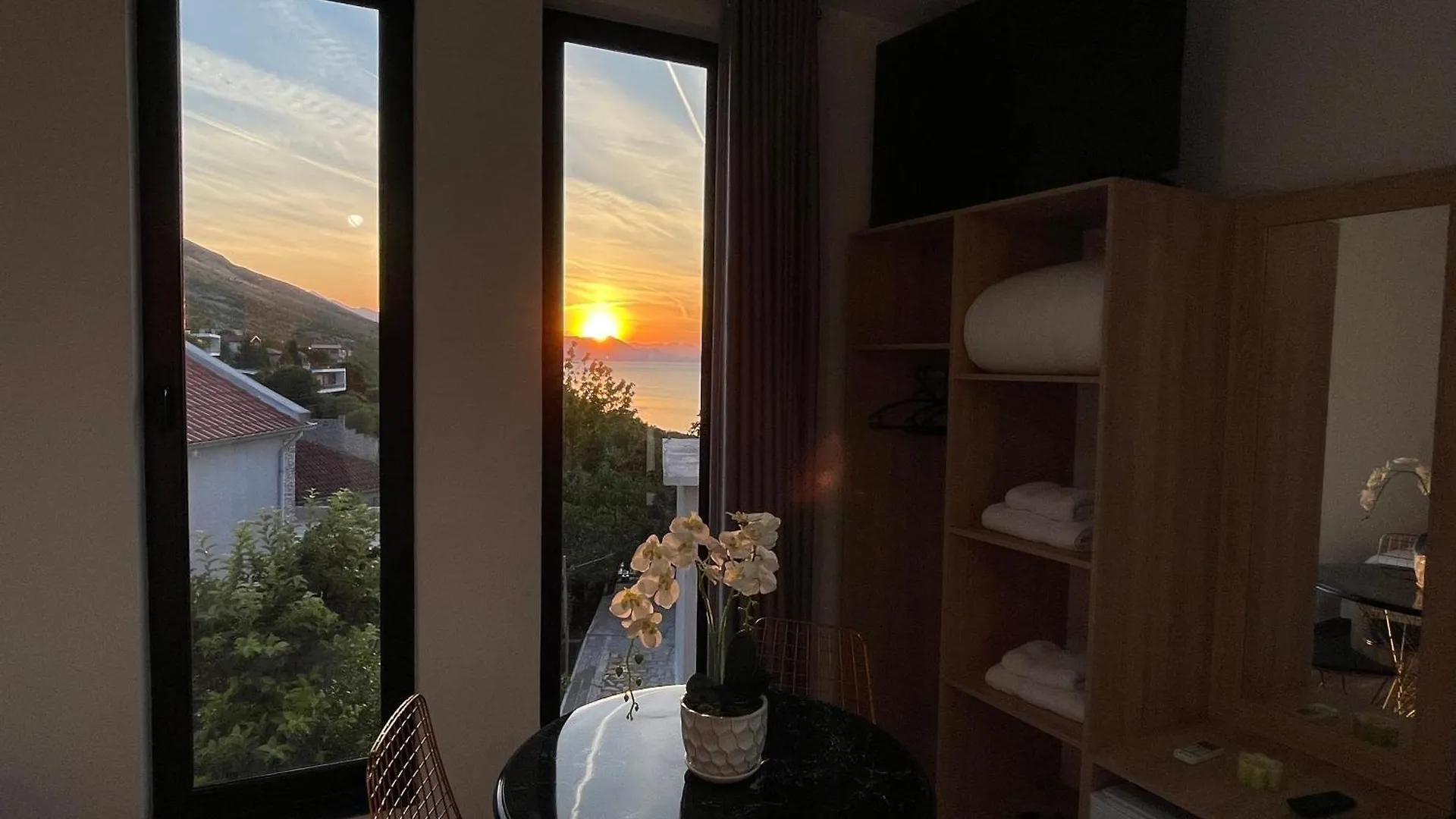 Bed & Breakfast Four Generation Hotel Široka