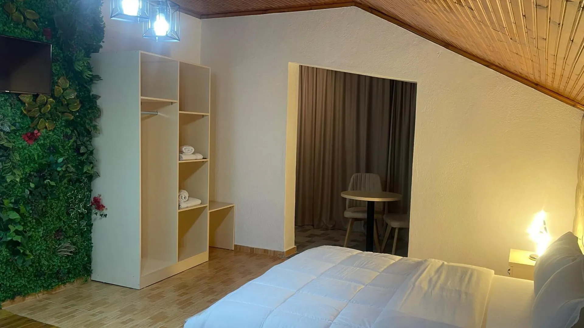 Bed & Breakfast Four Generation Hotel Shiroka