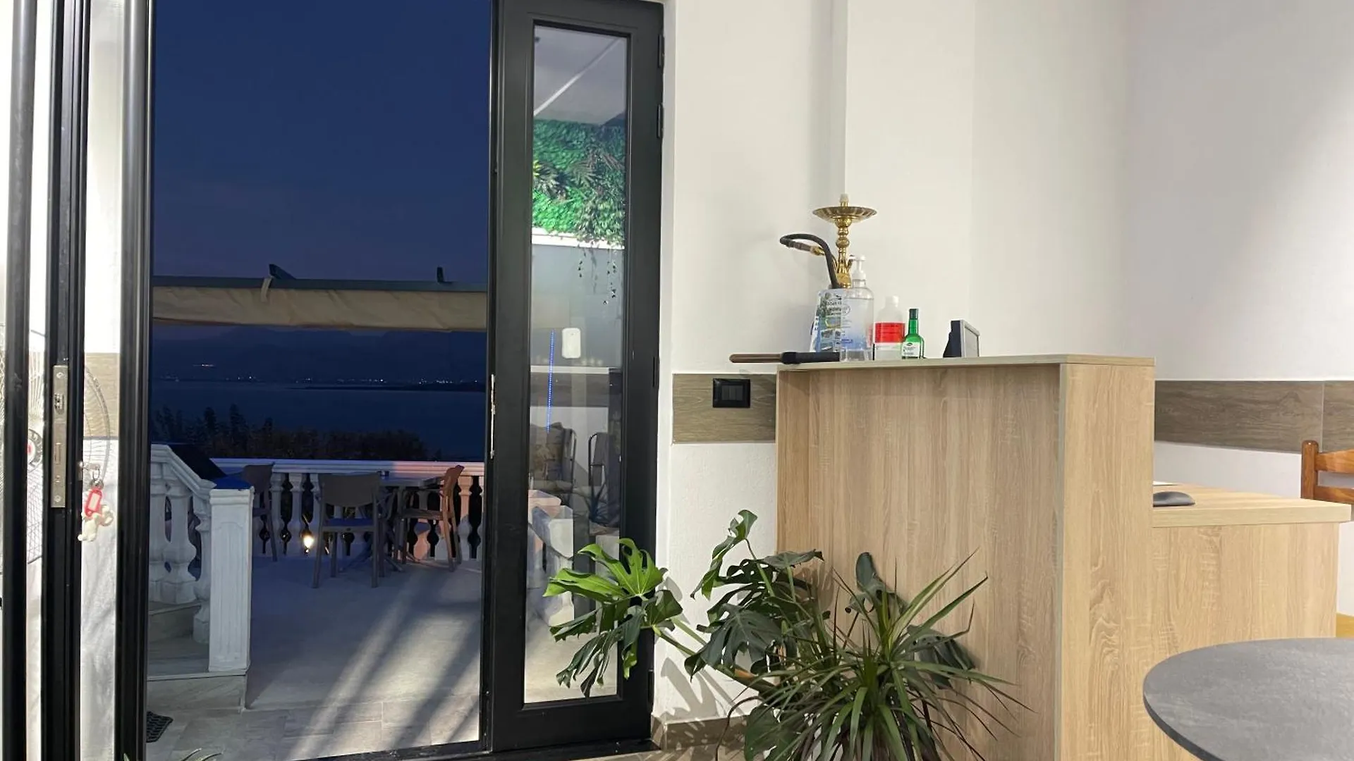 Bed & Breakfast Four Generation Hotel Shiroka